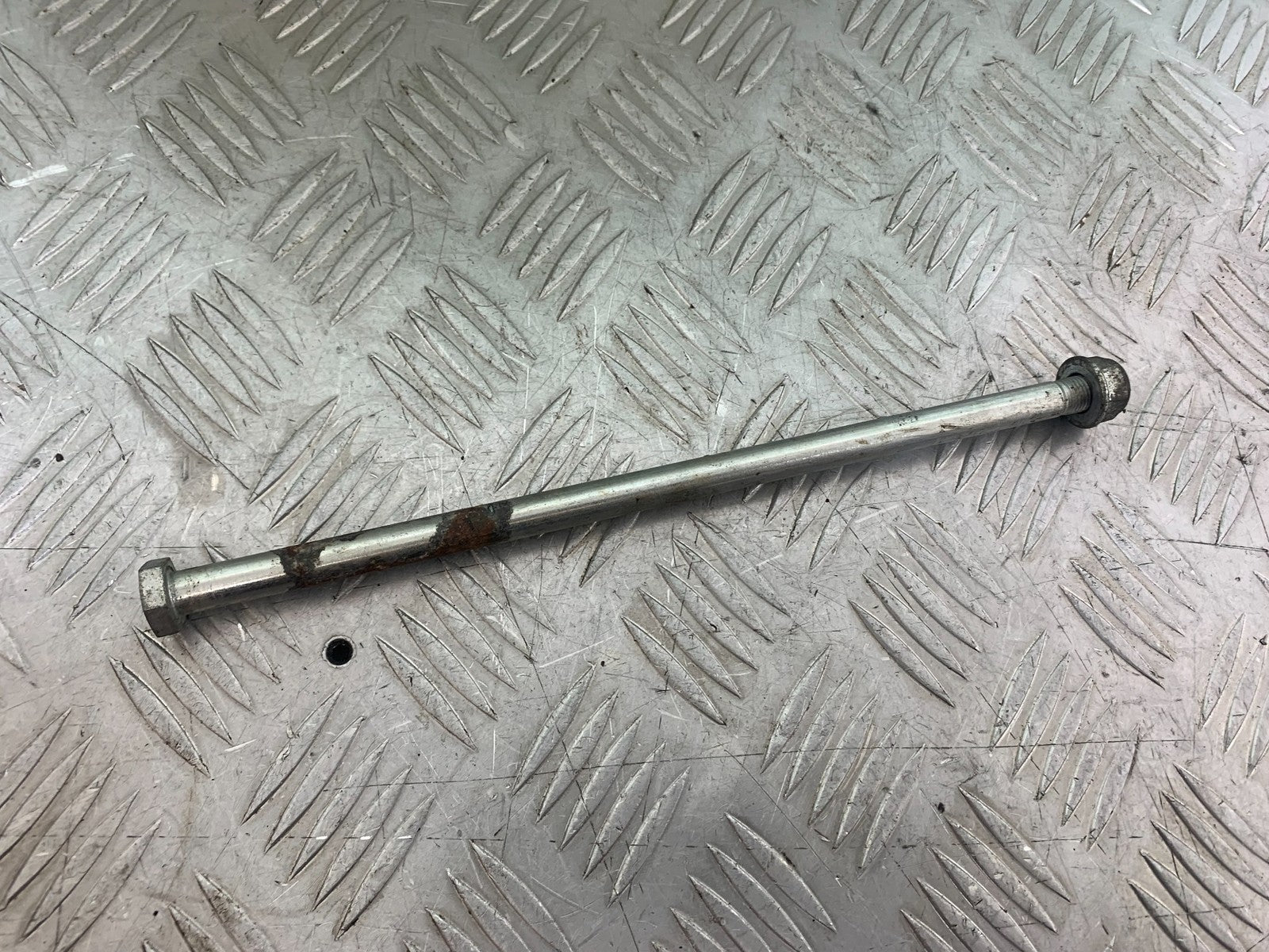 HONDA CBF125 CBF 125 SWINGARM SPINDLE   YEAR 2009-14  (CMB1172)
