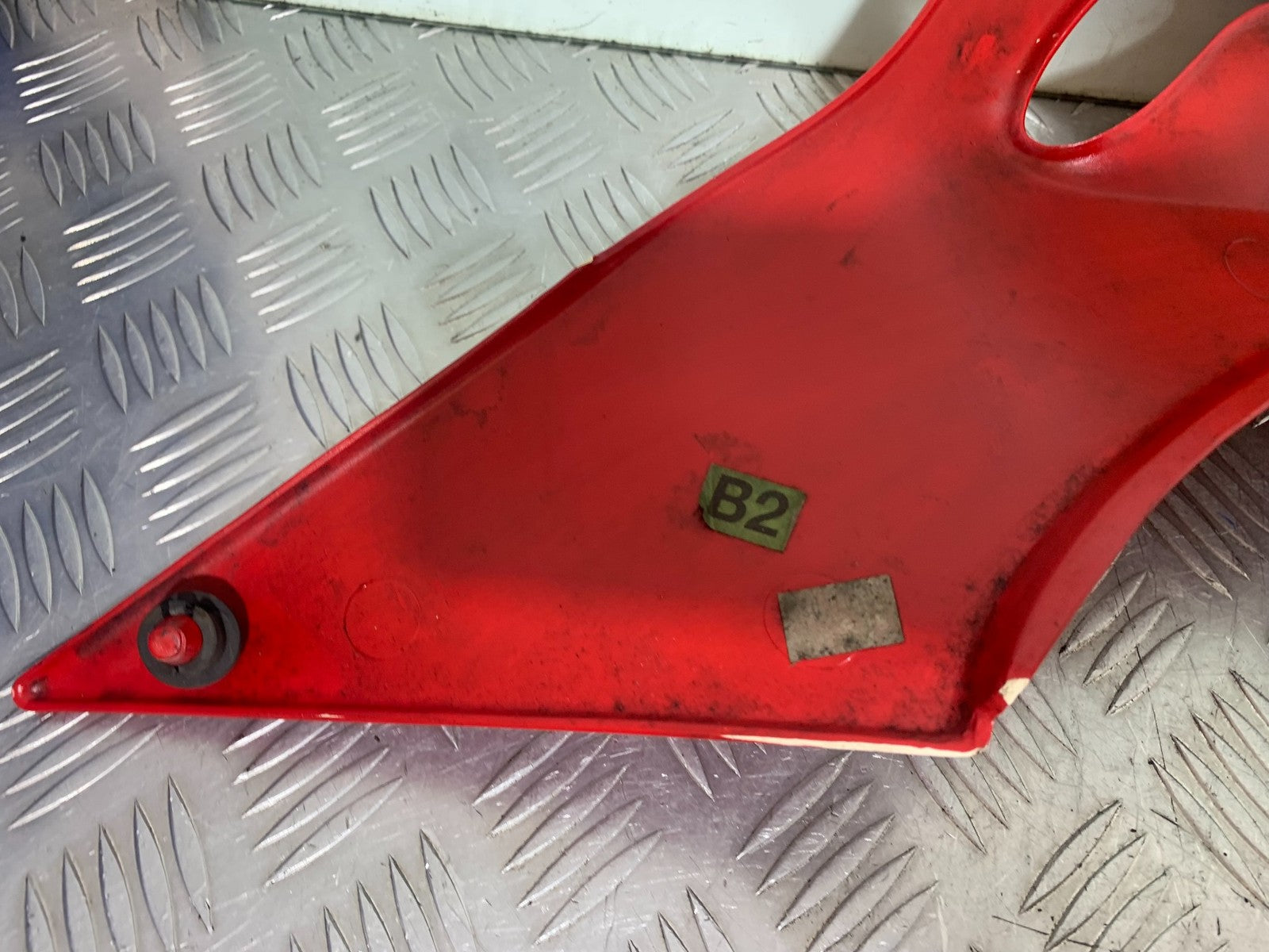 TRIUMPH 955i SPRINT ST LEFT SEAT PANEL  1999-2004 (CMB1176)
