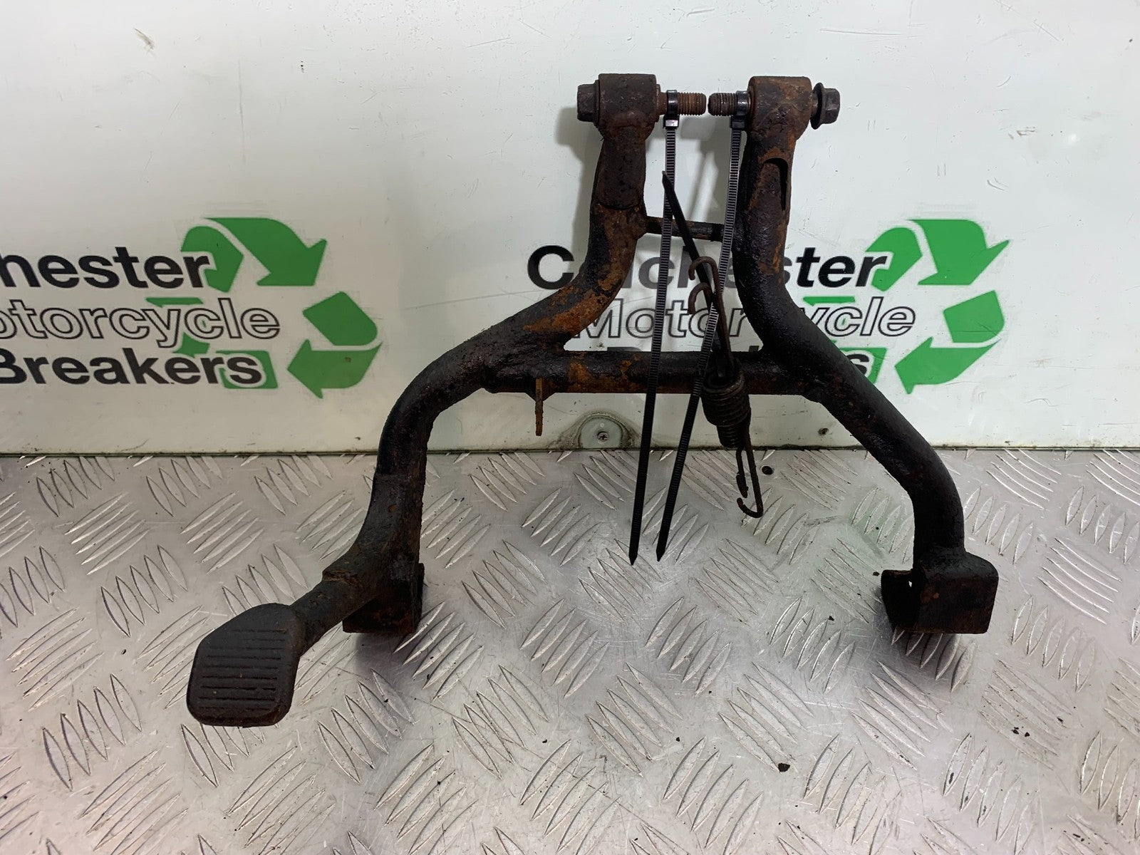 SUZUKI GSF1200 GSF 1200 BANDIT CENTER STAND   YEAR 2001-2004 (CMB1188)