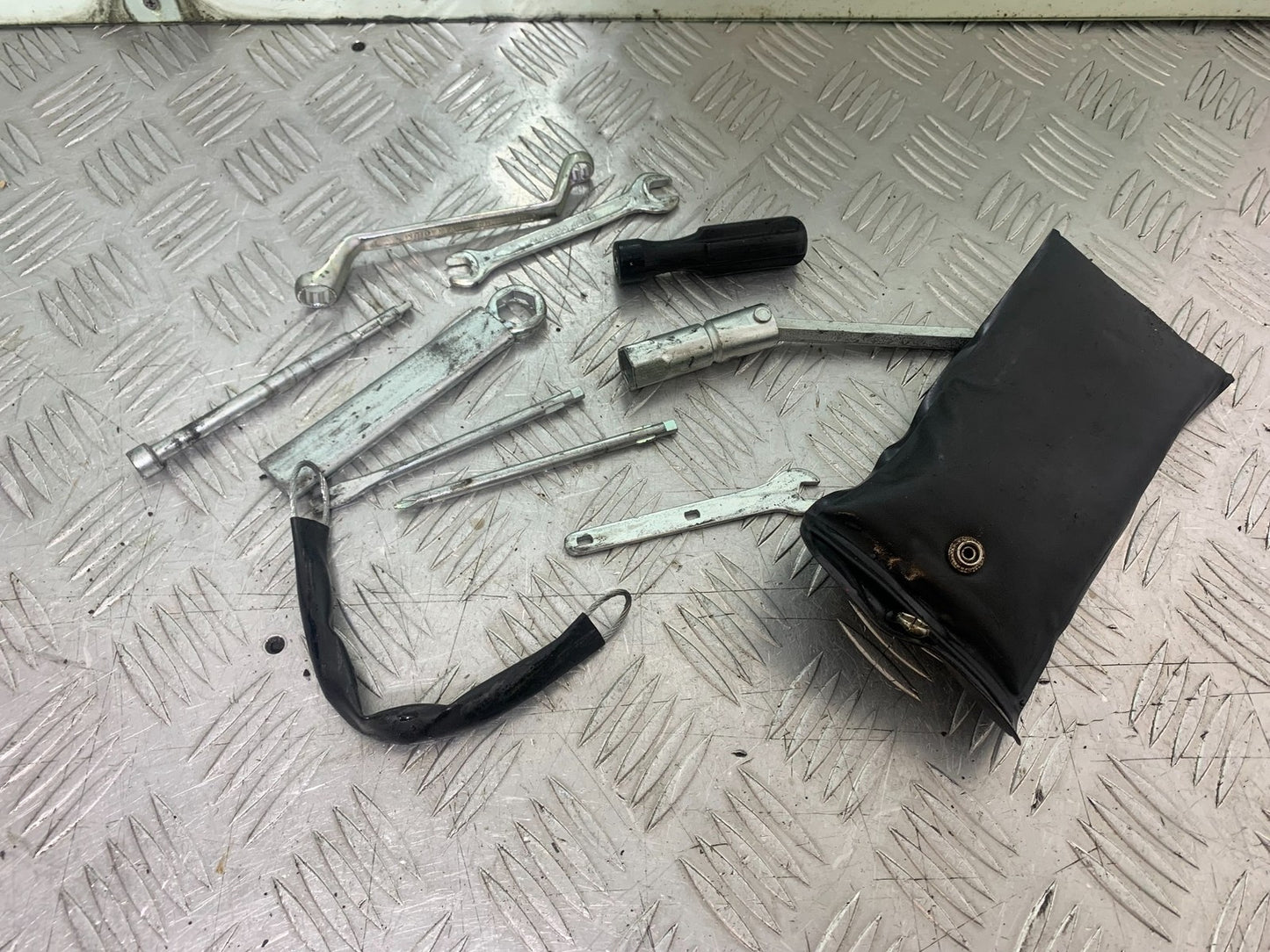 HONDA NT 700 V DEAUVILLE TOOL KIT  YEAR 2006-2011 (CMB1211)