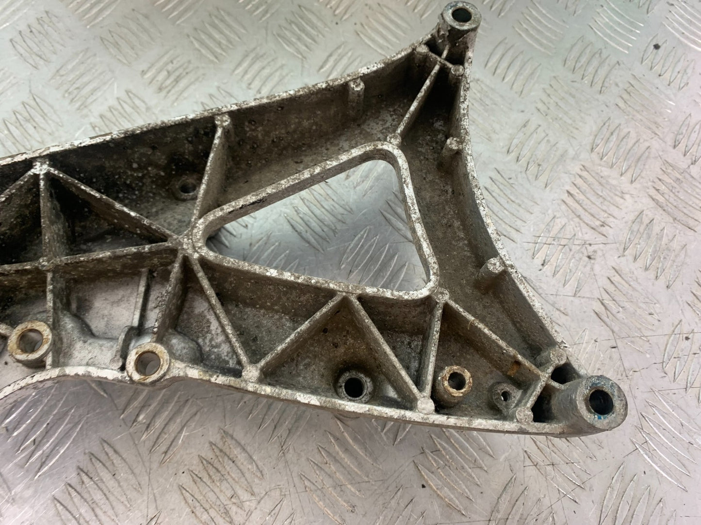 YAMAHA XMAX 250 XMAX 250 EXHAUST BRACKET  YEAR 2006-09 (CMB1201)