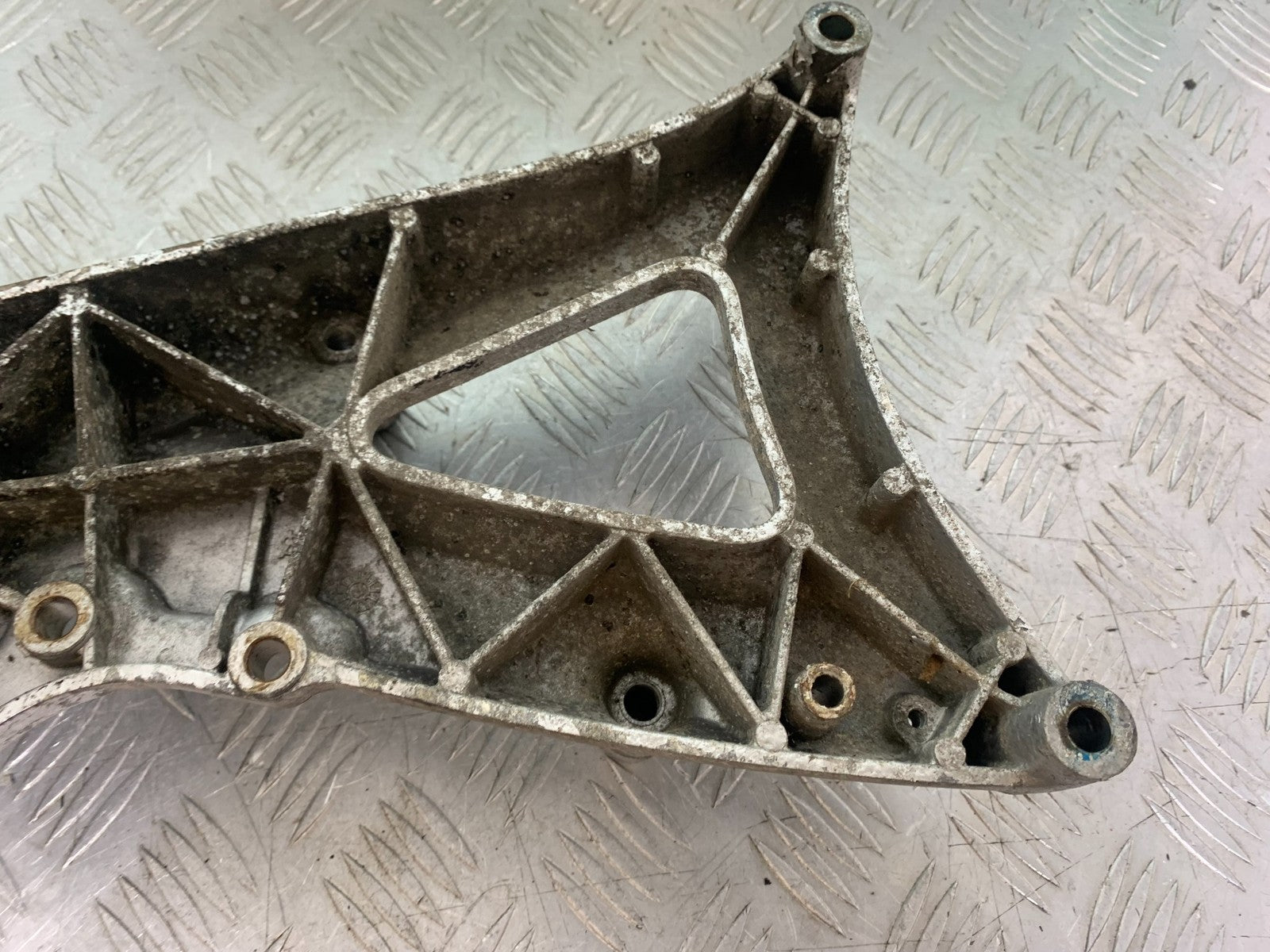 YAMAHA XMAX 250 XMAX 250 EXHAUST BRACKET  YEAR 2006-09 (CMB1201)