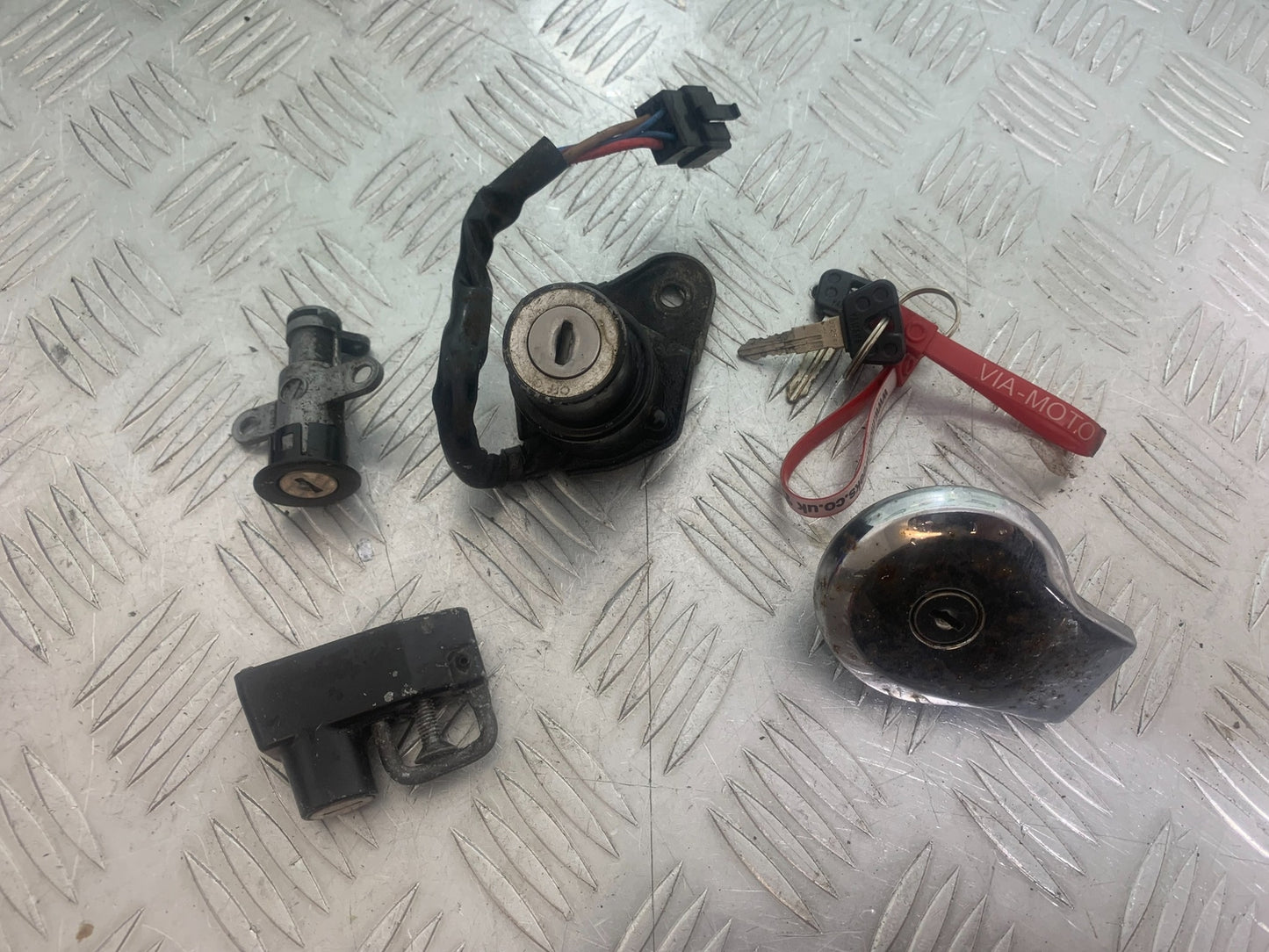 YAMAHA XV535 XV 535 VIRAGO LOCKS AND KEYS  YEAR 1994-02 (CMB1139)