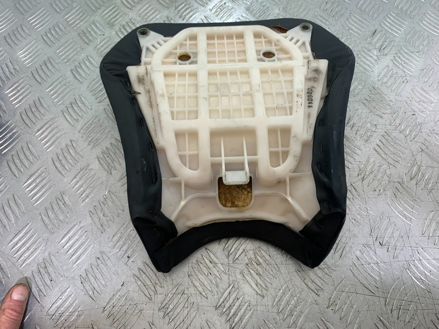 YAMAHA YZF R1 4XV FRONT SEAT  YEAR 1998-99 (CMB1291)