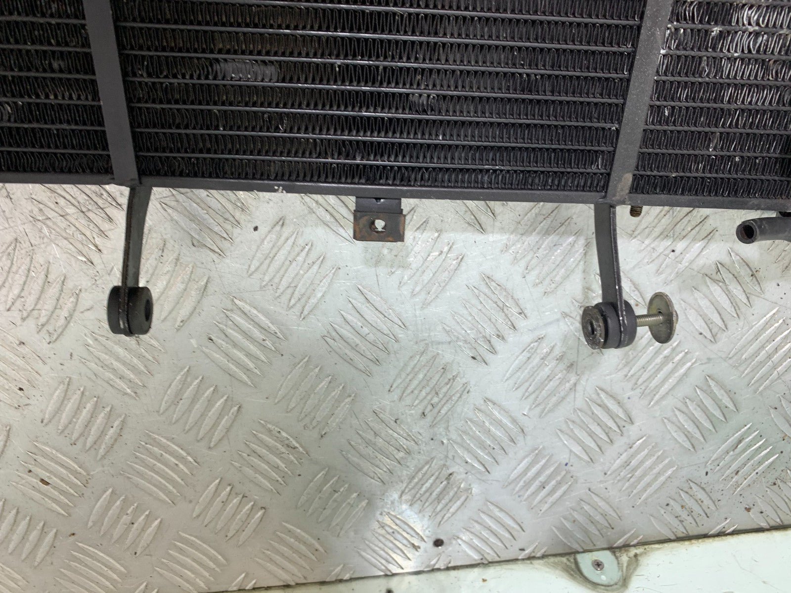 TRIUMPH 955I SPRINT RS RADIATOR  YEAR 1999-03 (CMB1313)