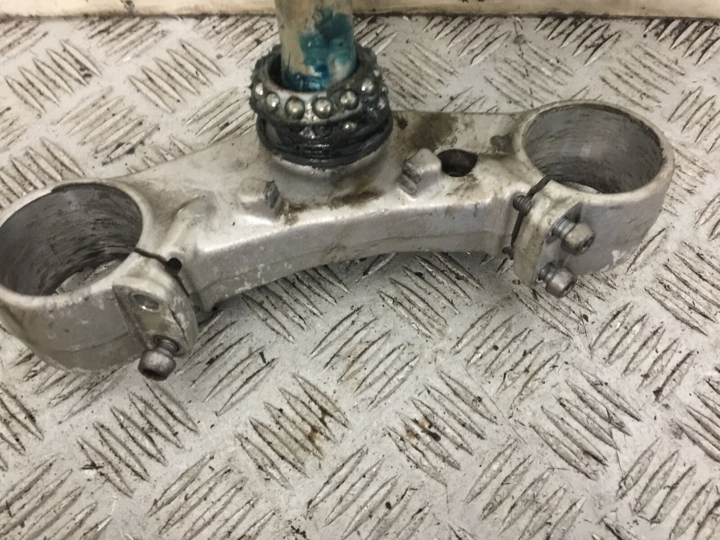 TRIUMPH 675 DAYTONA BOTTOM YOKE  YEAR 2006-2008 (STOCK 789)