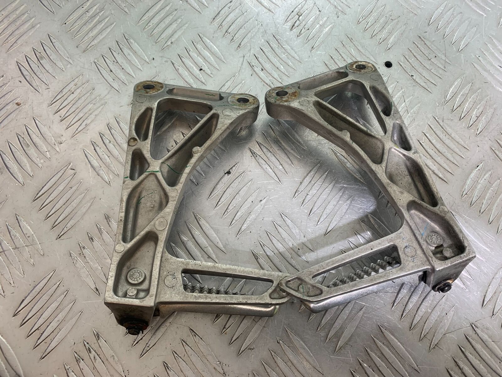 HONDA CB650 F CB 650 FA-H REAR HANGERS AND PEGS   YEAR 2017- 2019 (CMB1087)