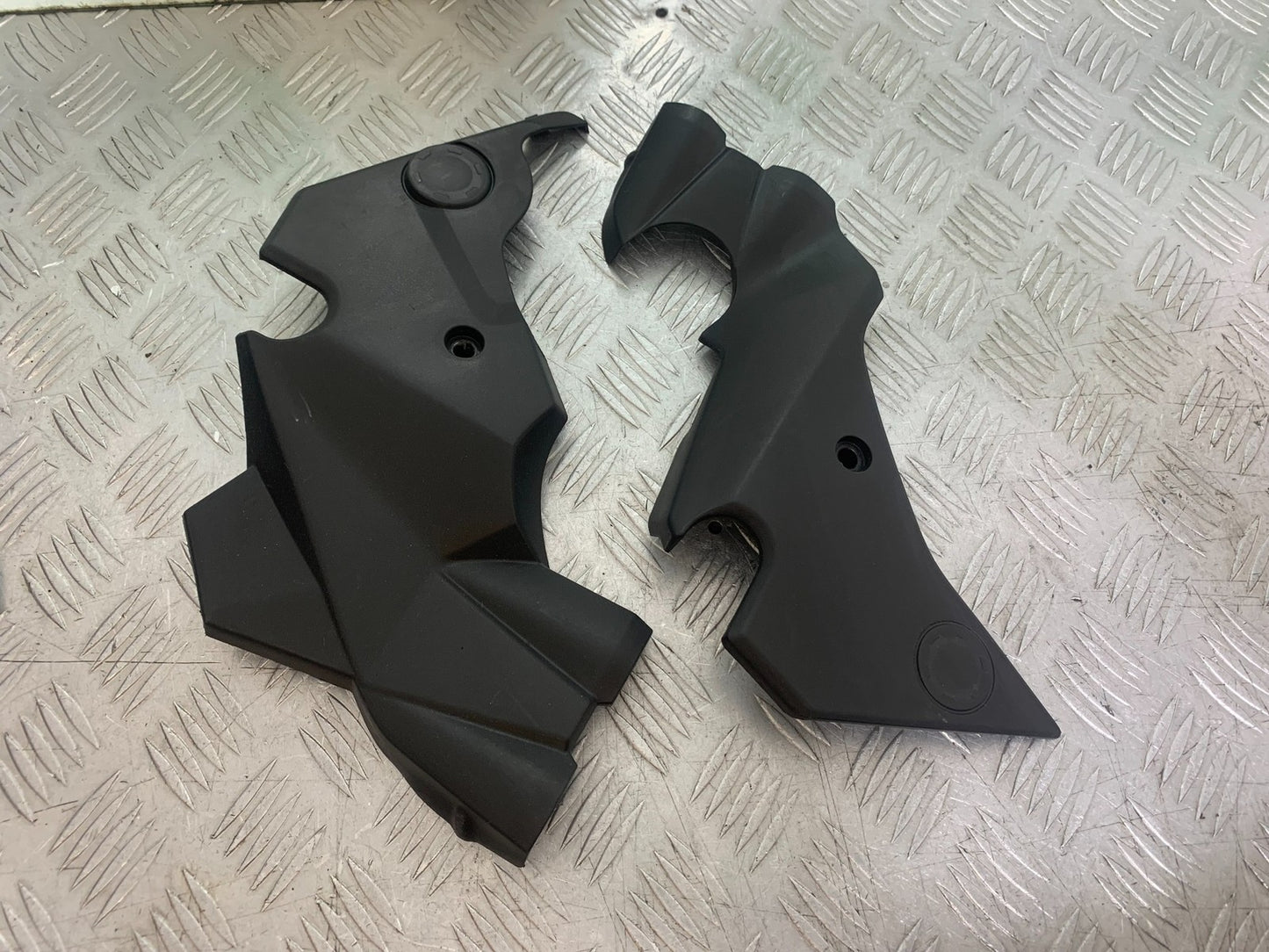 KAWASAKI ER6 N LEFT AND RIGHT FRAME COVERS   YEAR 2012-2017 (CMB1324)