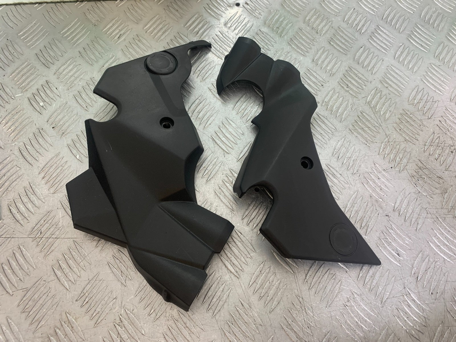 KAWASAKI ER6 N LEFT AND RIGHT FRAME COVERS   YEAR 2012-2017 (CMB1324)