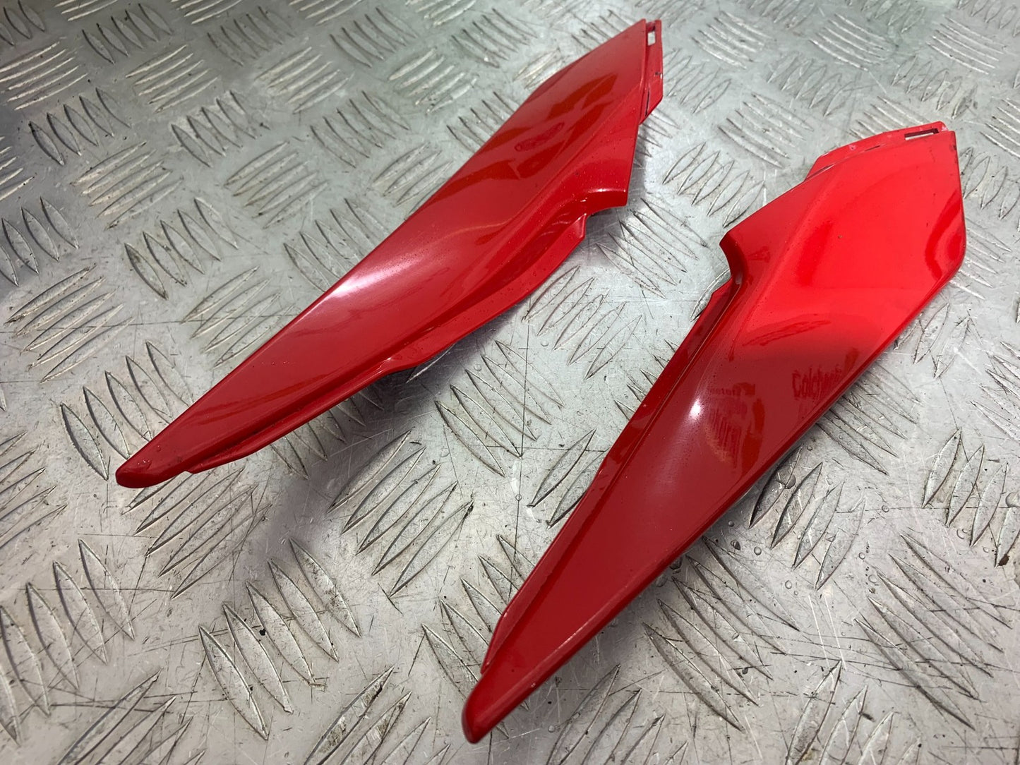 HONDA CBR1000 rr FIREBLADE LEFT & RIGHT SEAT INFILLS YEAR 2012-2016 (CMB1198)