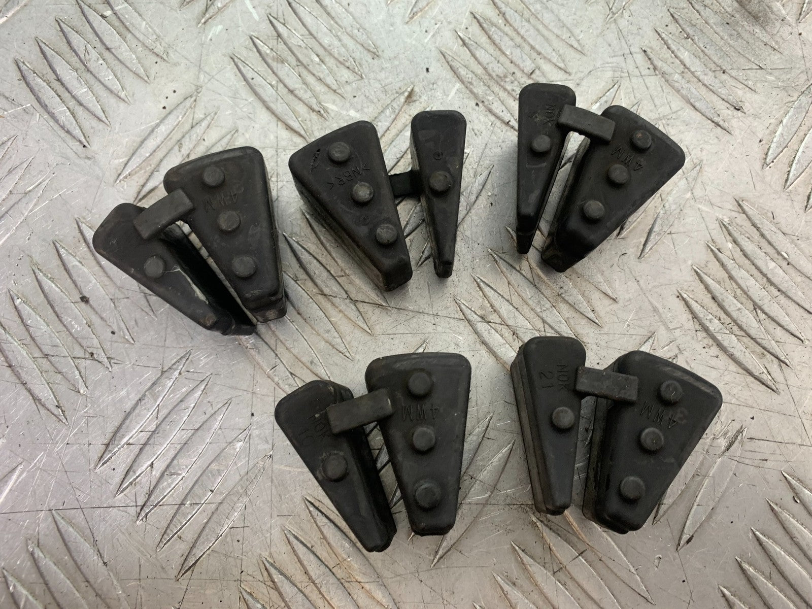 YAMAHA XVS 1300 MIDNIGHT STAR CUSH DRIVE RUBBERS  YEAR 2007-16 (CMB1200)
