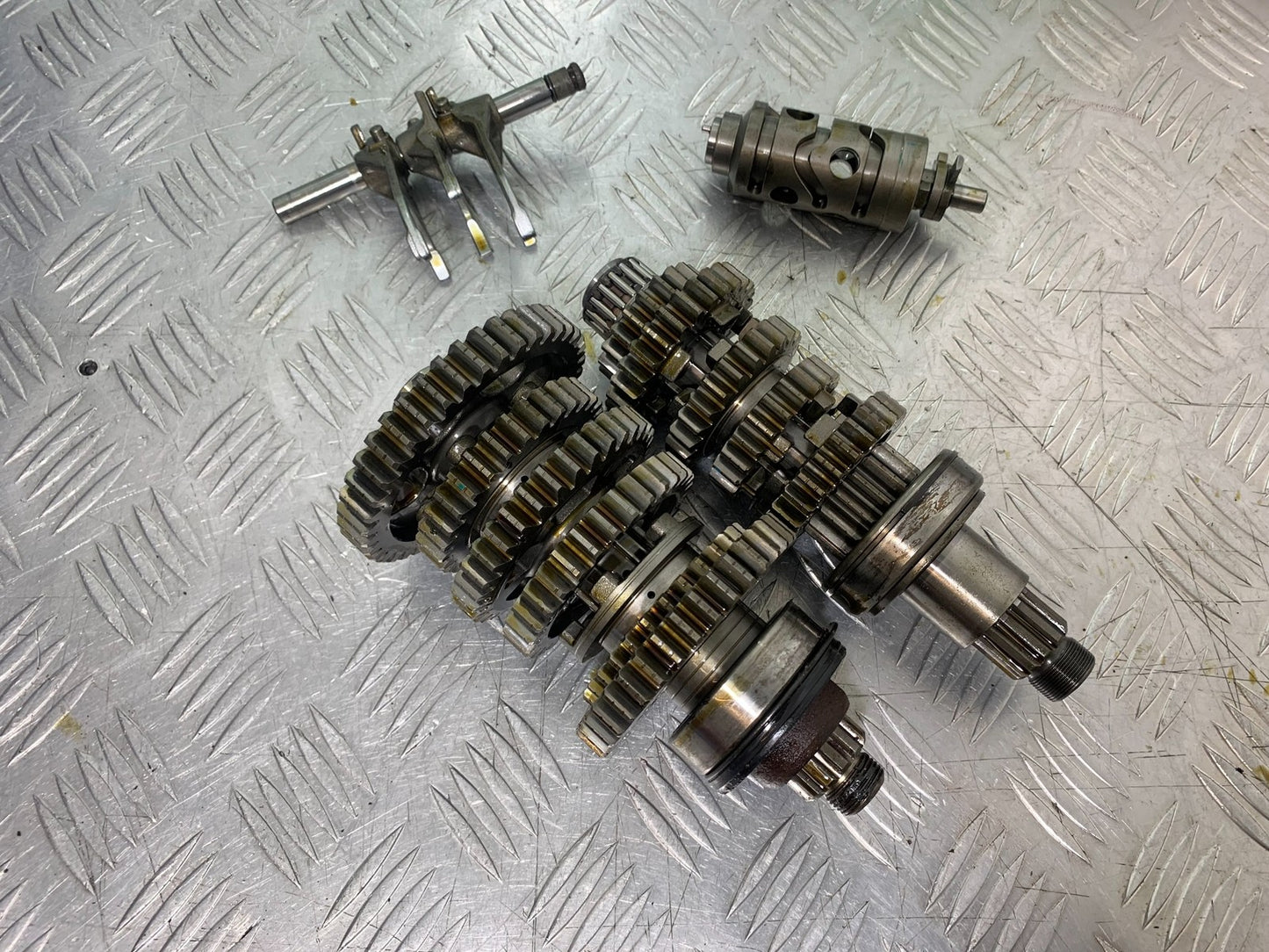 TRIUMPH 955I SPRINT RS GEAR BOX  YEAR 1999-04