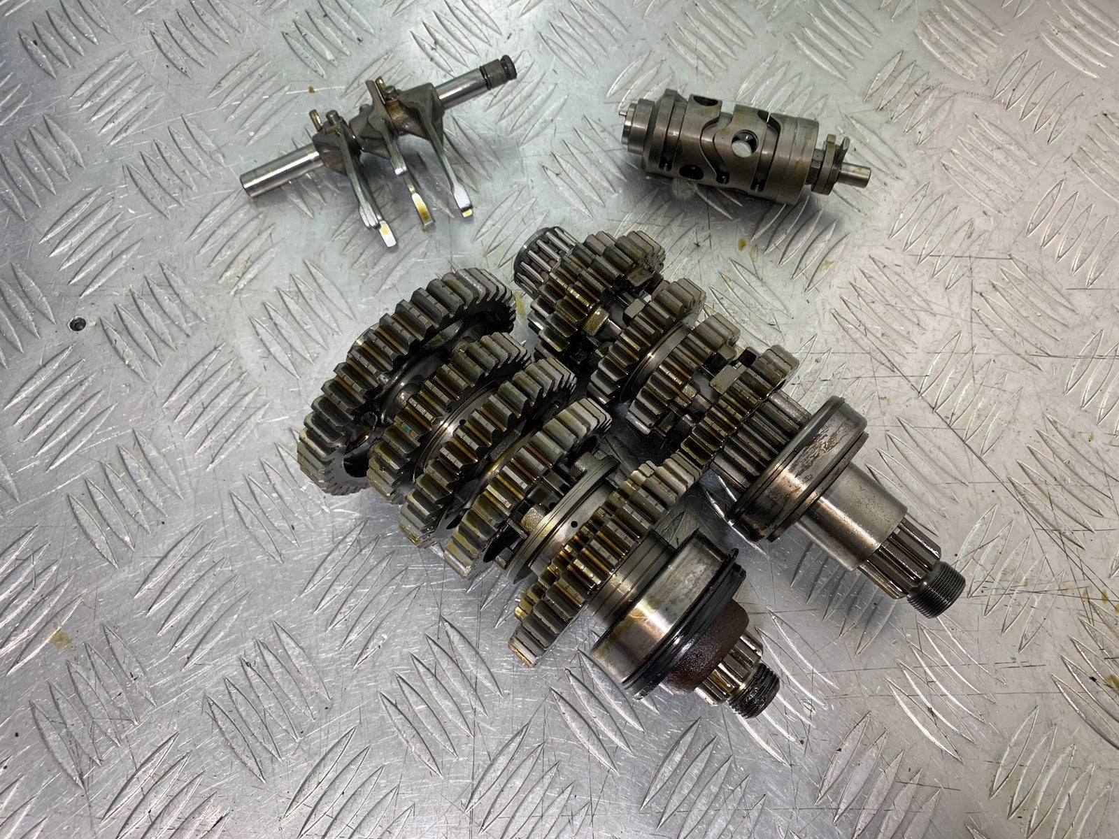TRIUMPH 955I SPRINT RS GEAR BOX  YEAR 1999-04