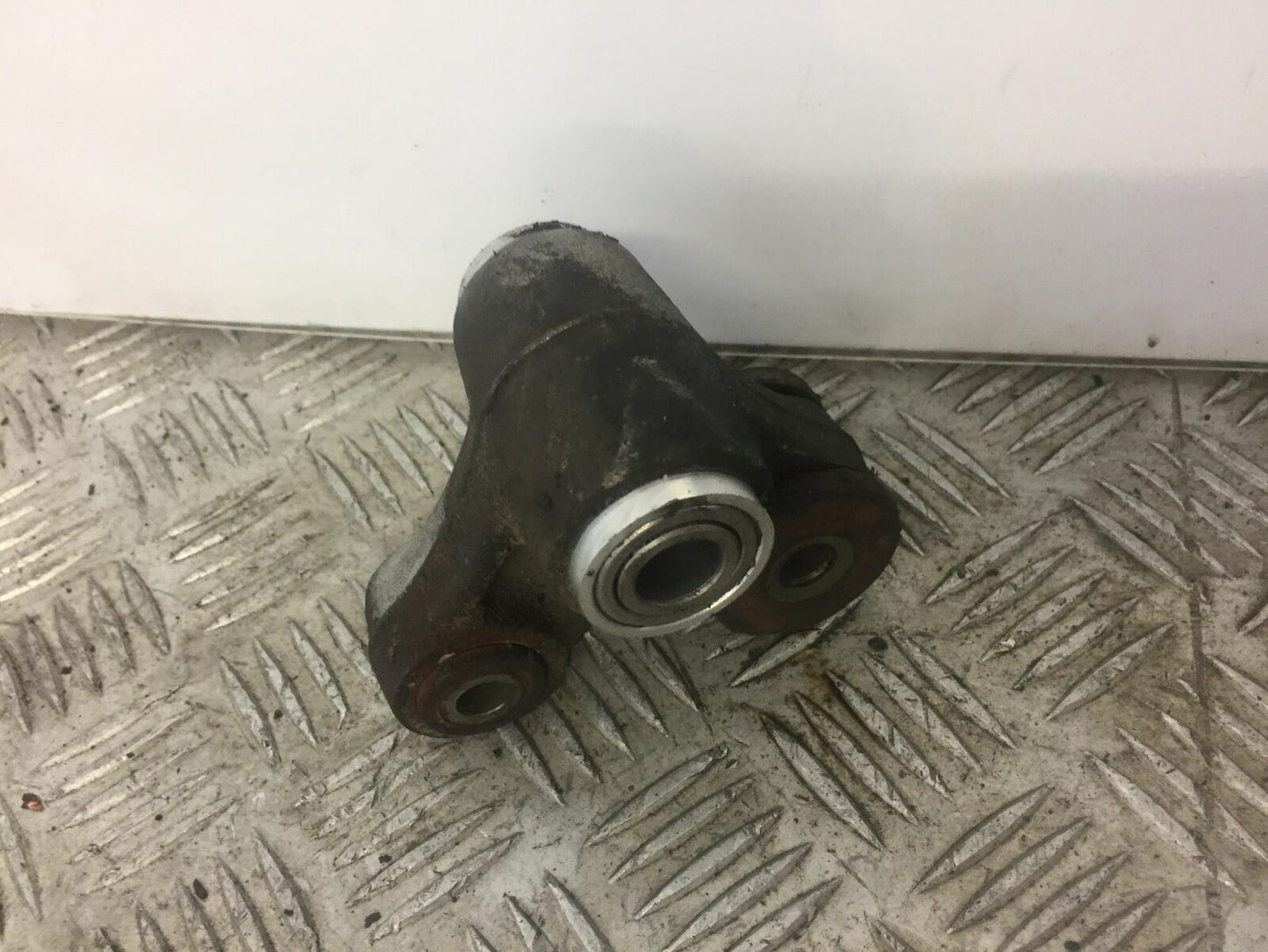 HYOSUNG GT125 R REAR SHOCK LINKAGE  YEAR 2008