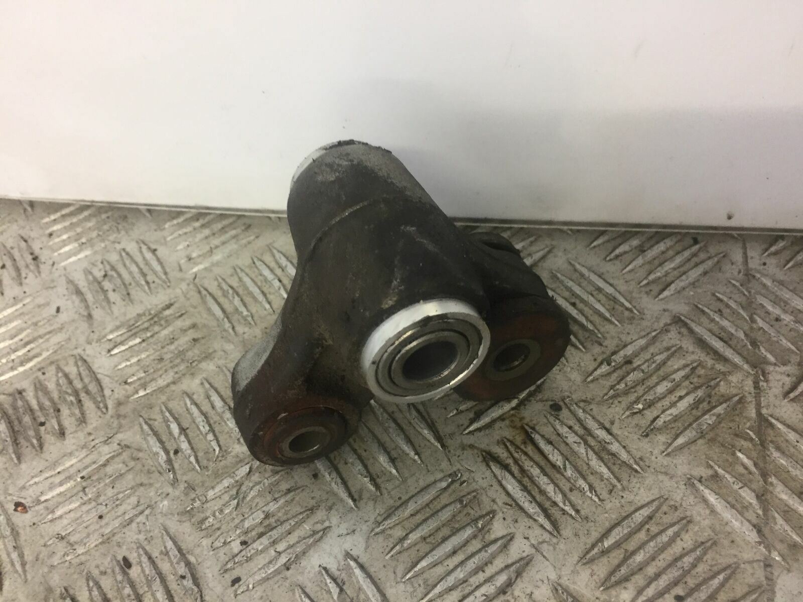 HYOSUNG GT125 R REAR SHOCK LINKAGE  YEAR 2008