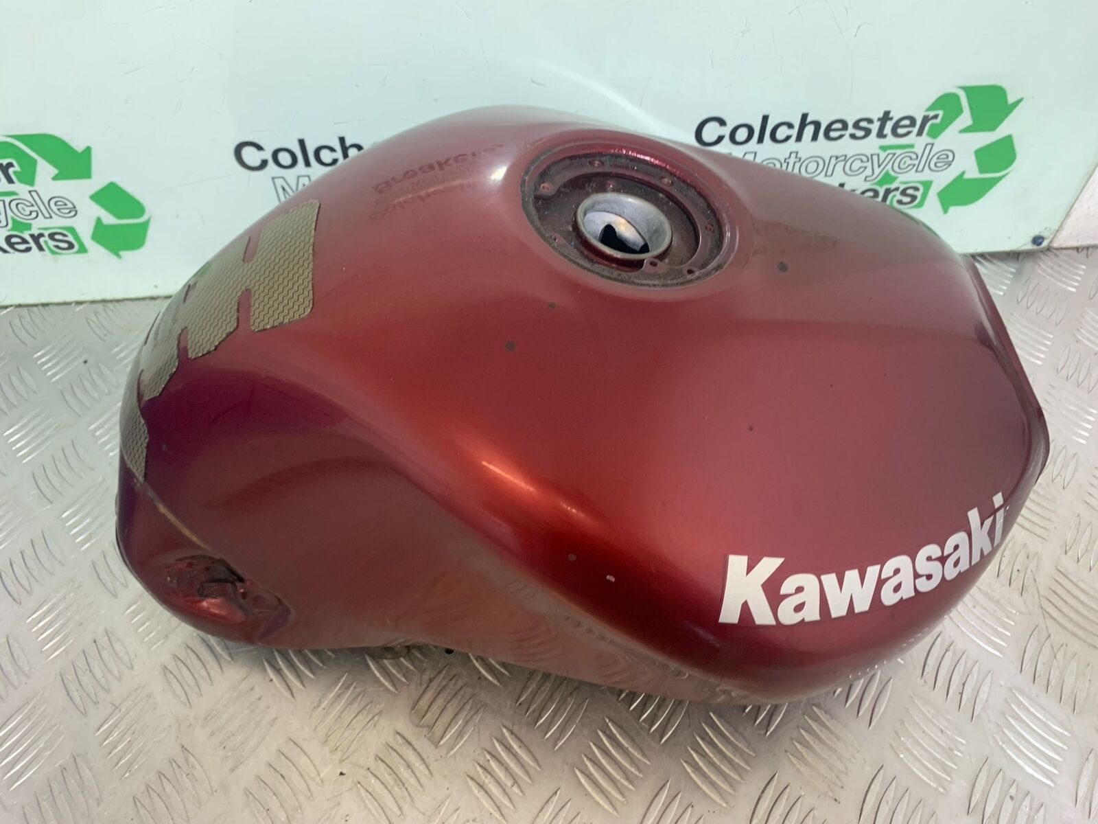 KAWASAKI Z750 ZR750 ZR-7S PETROL TANK  YEAR 1999-05 (CMB1135)