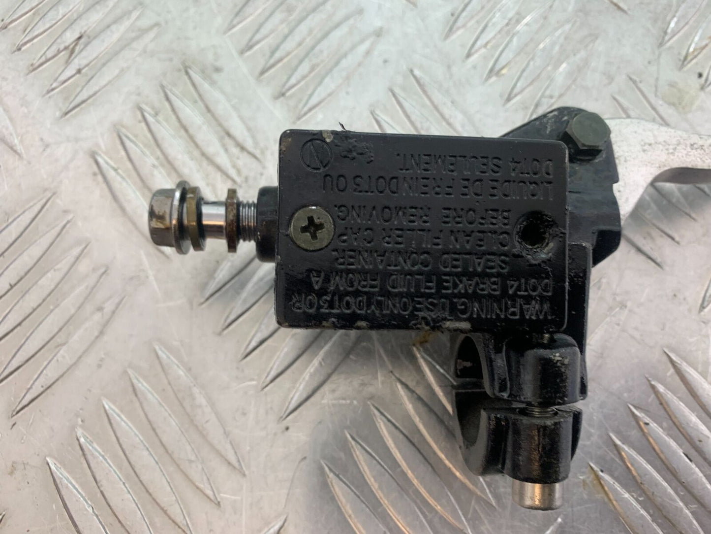 HONDA VFR400 VFR 400 NC21 FRONT BRAKE MASTER CYLINDER    YEAR 1986-87 (CMB1043)