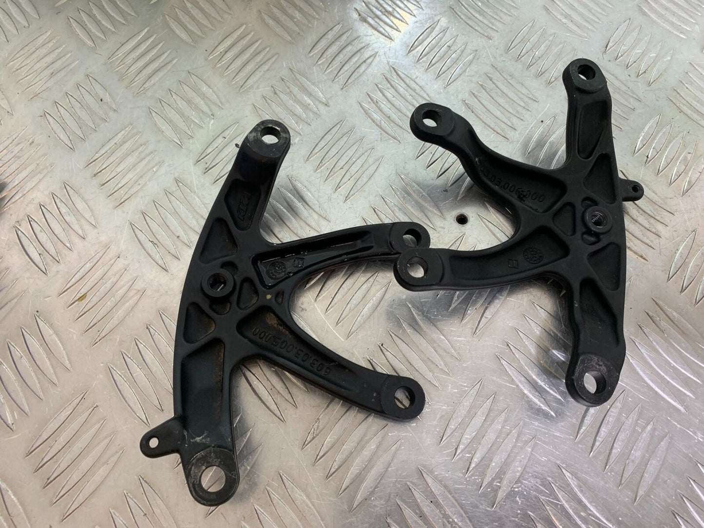 KTM 1290 SUPER DUKE ENGINE BRACKETS  YEAR 2014-2016 (CMB1006)