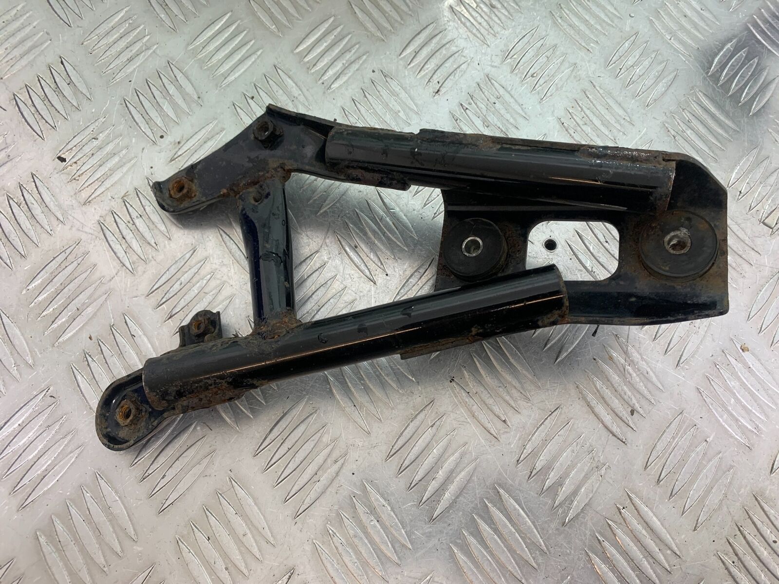 SUZUKI INTRUDER VL800 C800 SWINGARM BRACKET  YEAR 2012-16 (CMB1039)