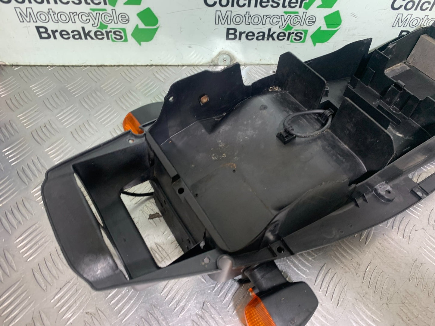 YAMAHA YZF R1 4XV REAR MUDGUARD AND INDICATORS  YEAR 1998-99 (CMB1291)