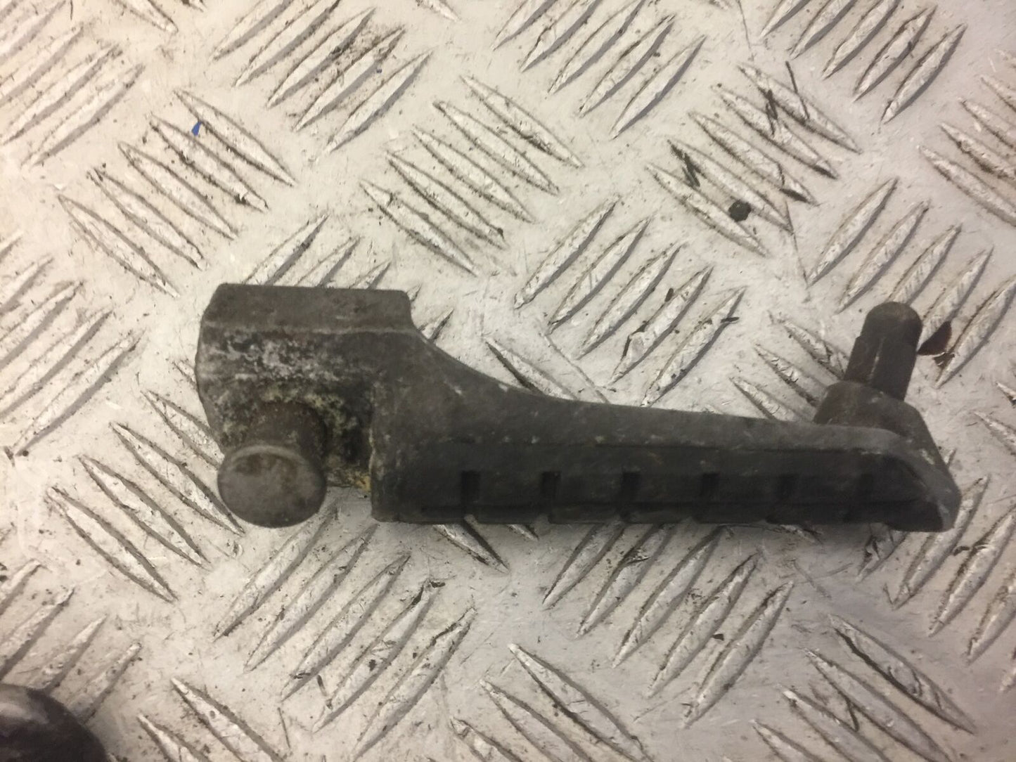 KAWASAKI ZZR1100 ZZR 1100 D FRONT LEFT PEG  YEAR 1994 1999 STOCK 519)