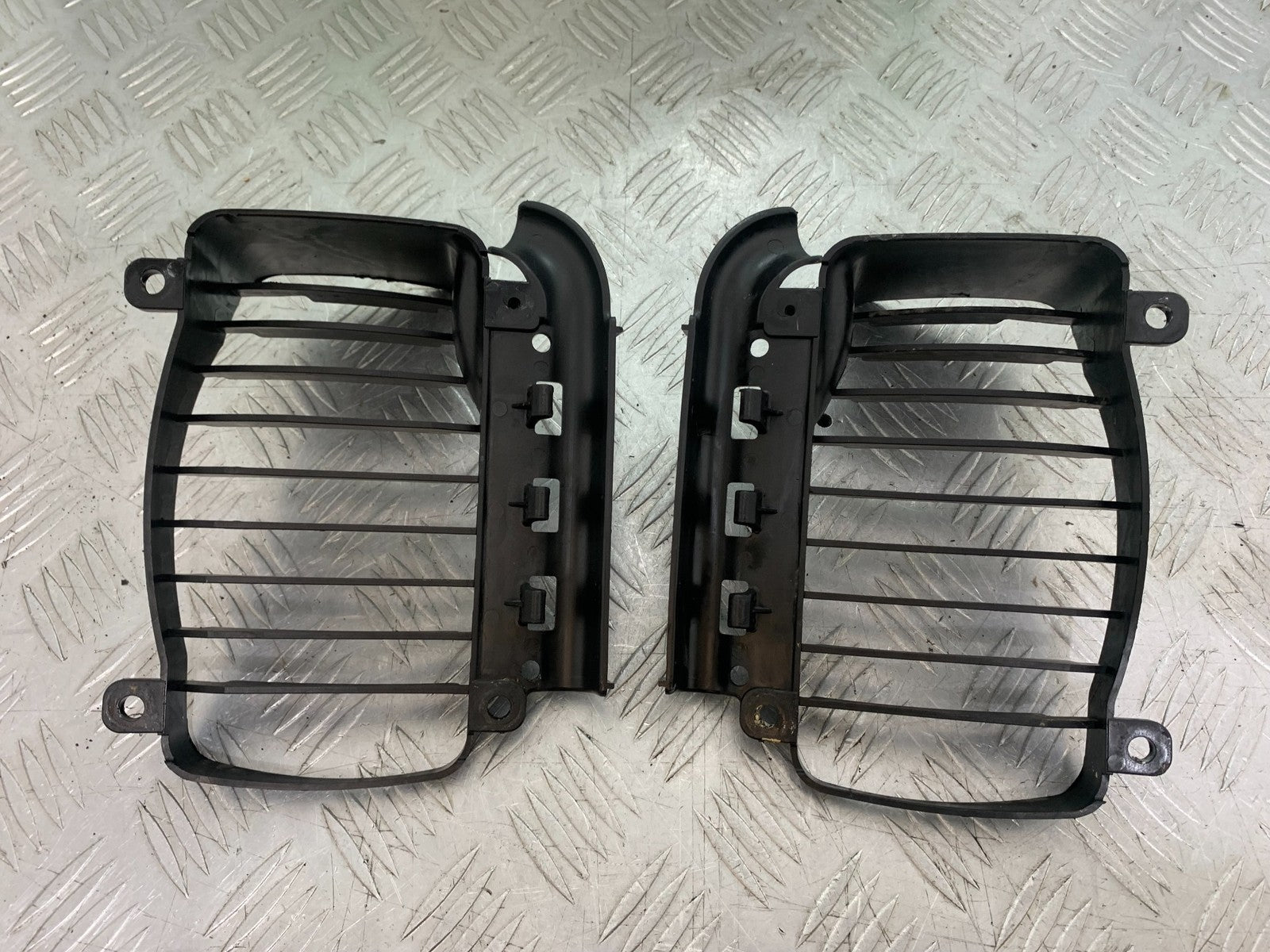 PIAGGIO VESPA GT125 L RADIATOR GRILLS  YEAR 2003 (CMB1300)