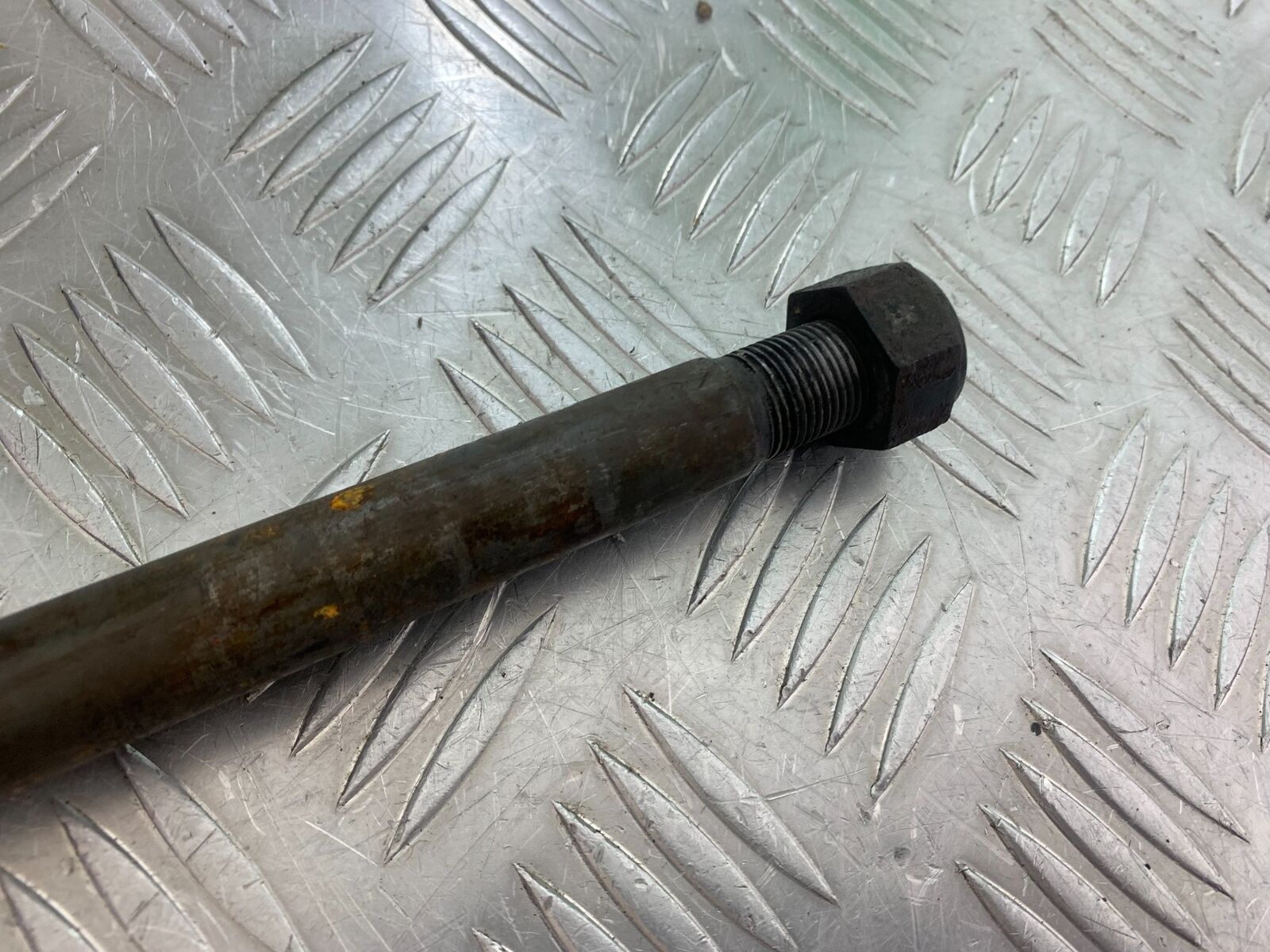 HONDA CBR600 CBR 600 F2 REAR WHEEL SPINDLE   YEAR 1991-1993 (CMB1114)