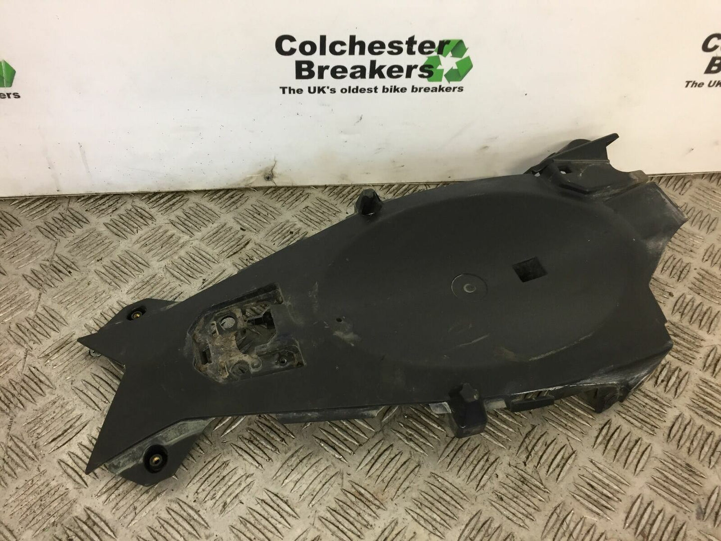 KAWASAKI ER6  ER6F ER 650 UNDER TRAY  YEAR 2016 (ABS)