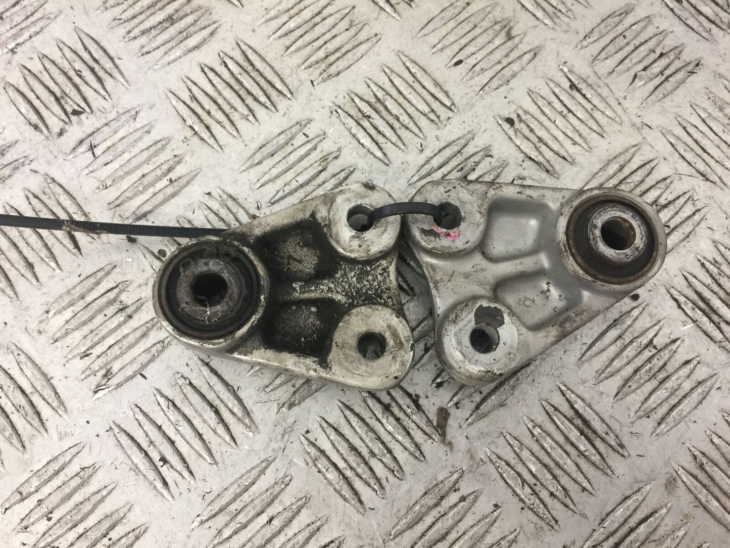 SUZUKI GSF1200  GSF 1200 BANDIT ENGINE BRACKETS YEAR 1997 (STOCK 596)