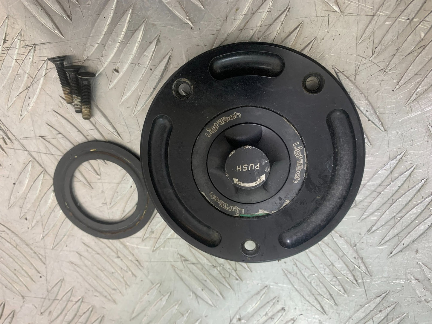 SUZUKI GSXR750 GSXR 750 K4 K5 QUICK RELEASE PETROL CAP  2004-2005 (CMB1319)