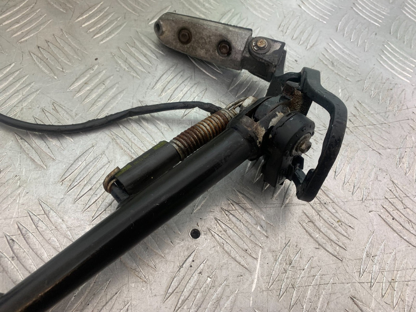 APRILIA 650 PAGASO STRADA LEFT HANGER PEG & STAND YEAR 2005-2010 (CMB1260)