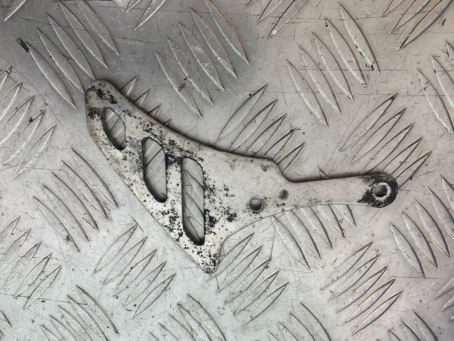 TRIUMPH 955i SPRINT ST CHAIN GUARD  1999-2004 (CMB1176)