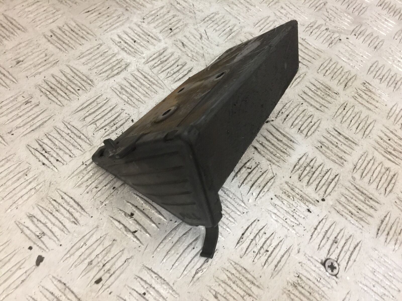 SUZUKI EN125 EN 125 TOOLBOX HOLDER  YEAR 2006-09   (STOCK 826)