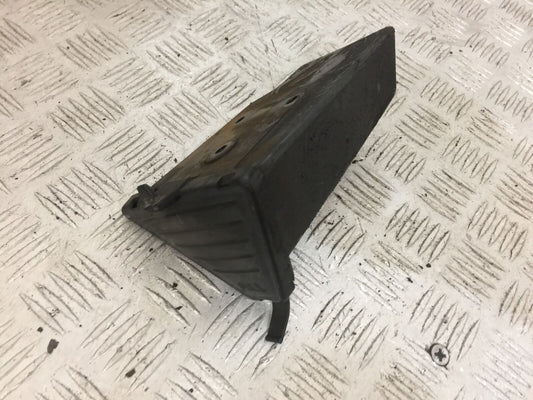 SUZUKI EN125 EN 125 TOOLBOX HOLDER  YEAR 2006-09   (STOCK 826)