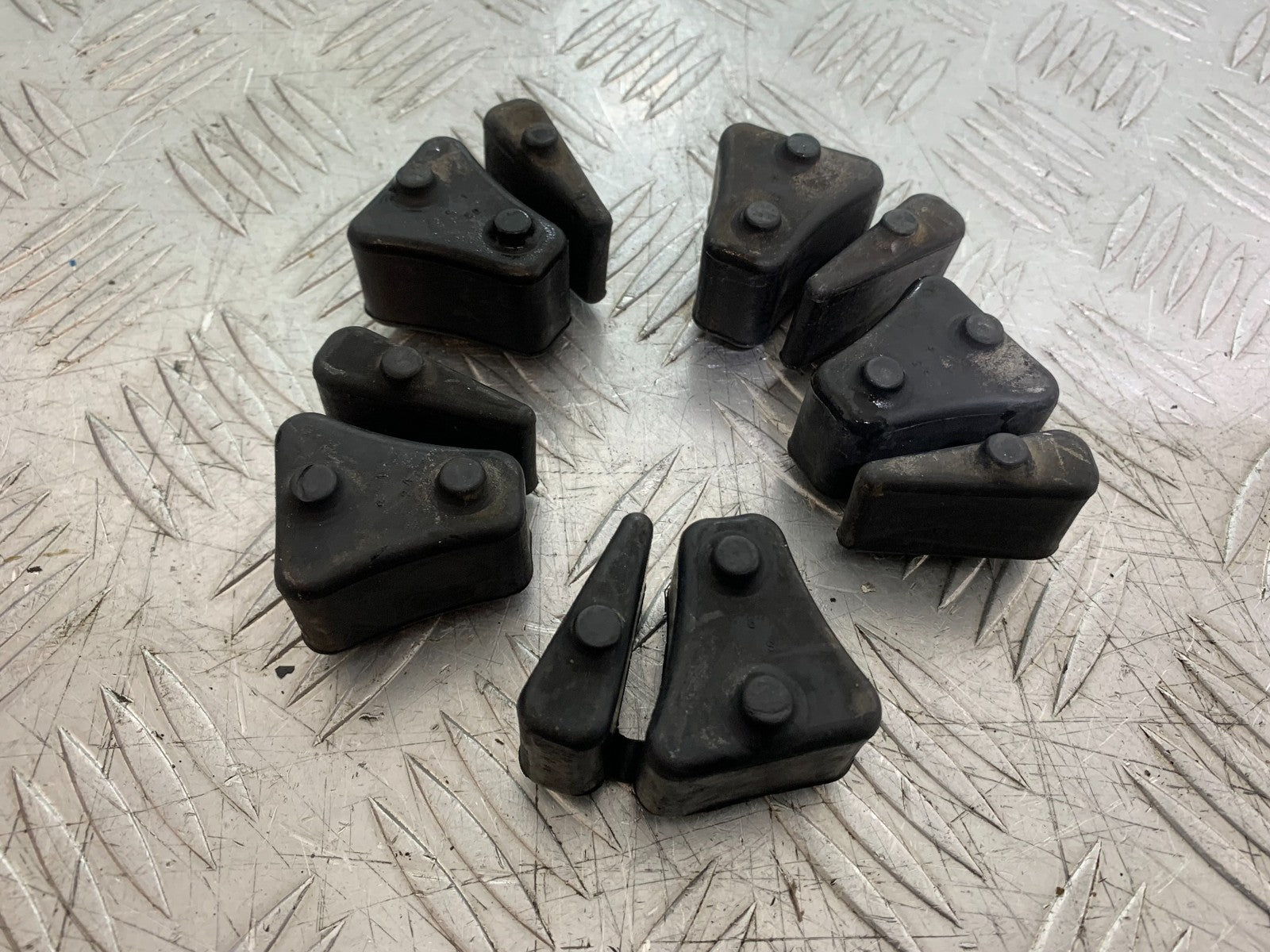 HONDA CBF500 CBF 500 CUSH DRIVE RUBBERS   YEAR 2004-2008  (CMB1294)