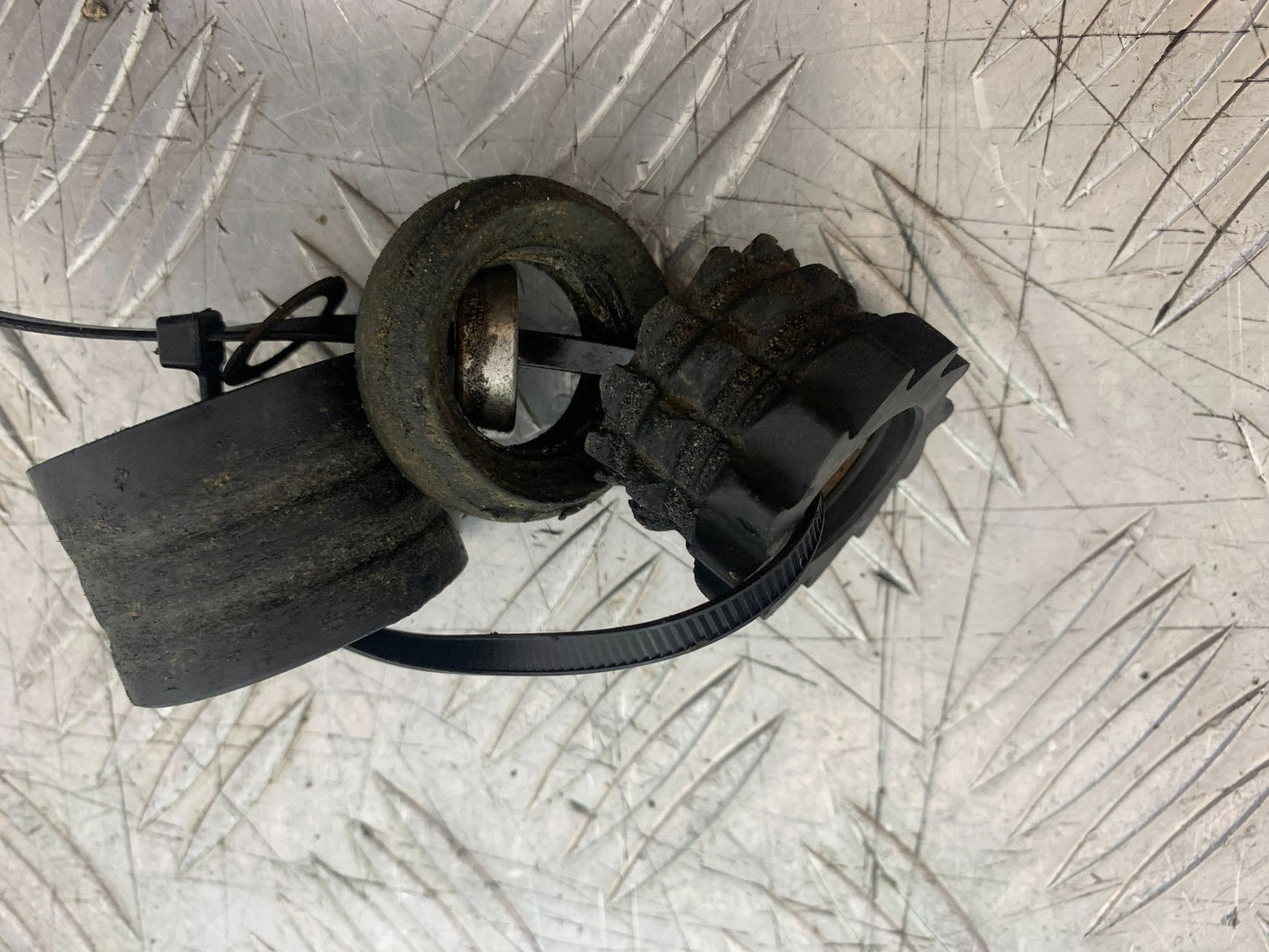 KAWASAKI KXF450 KXF 450 CHAIN ROLLER  YEAR 2013 CMB1217)