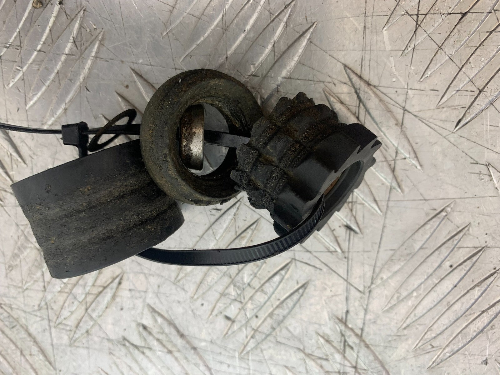 KAWASAKI KXF450 KXF 450 CHAIN ROLLER  YEAR 2013 CMB1217)