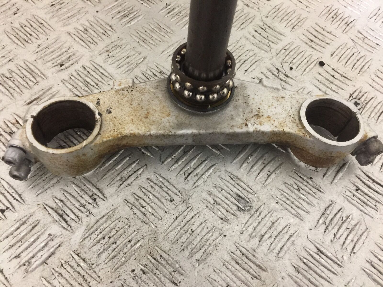 SUZUKI GSR600 GSR 600 BOTTOM YOKE  YEAR 2006-2010 (STOCK 807)