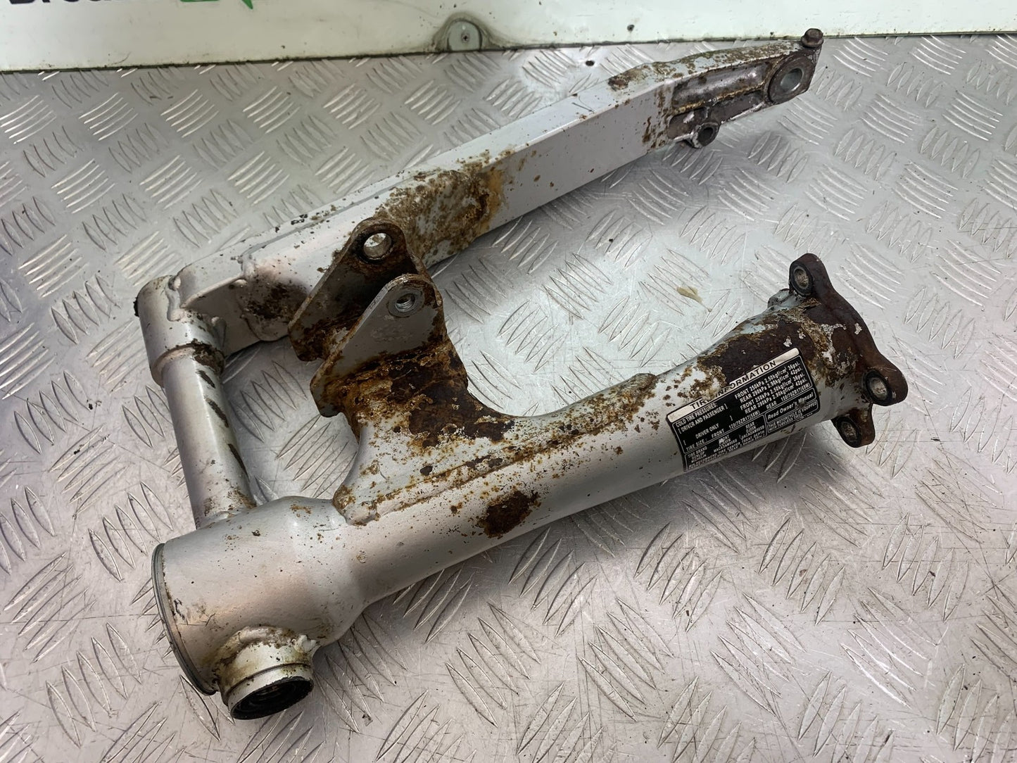 HONDA NT650 V DEAUVILLE SWINGARM   YEAR 1999 (CMB1268)