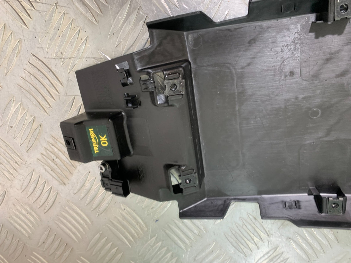 TRIUMPH TRIDENT 660 UNDERTRAY  YEAR 2021-2024 (CMB1295)