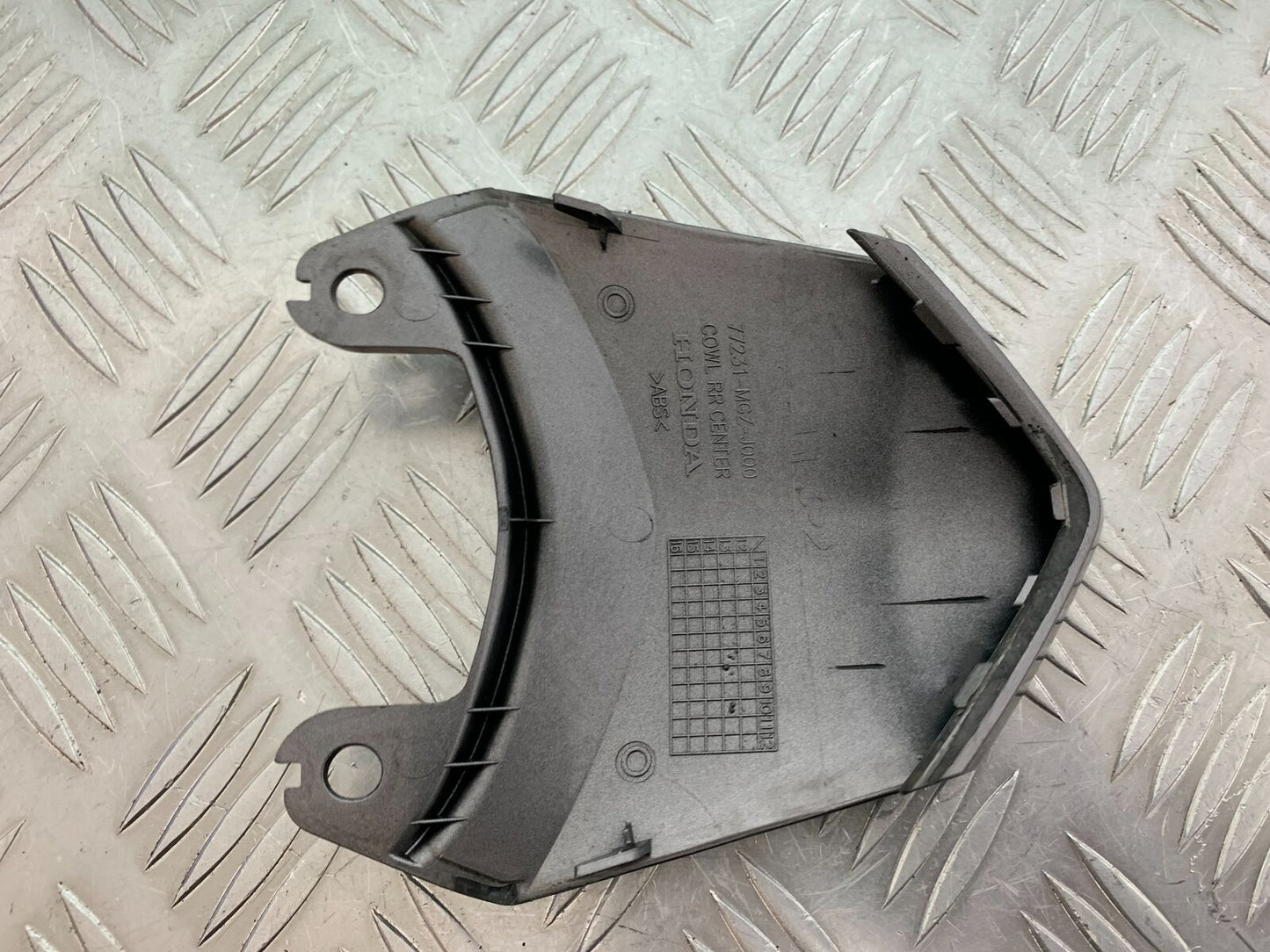 HONDA CBR500R CBR 500 R SEAT PANEL JOINER YEAR 2012-16 (CMB1048)
