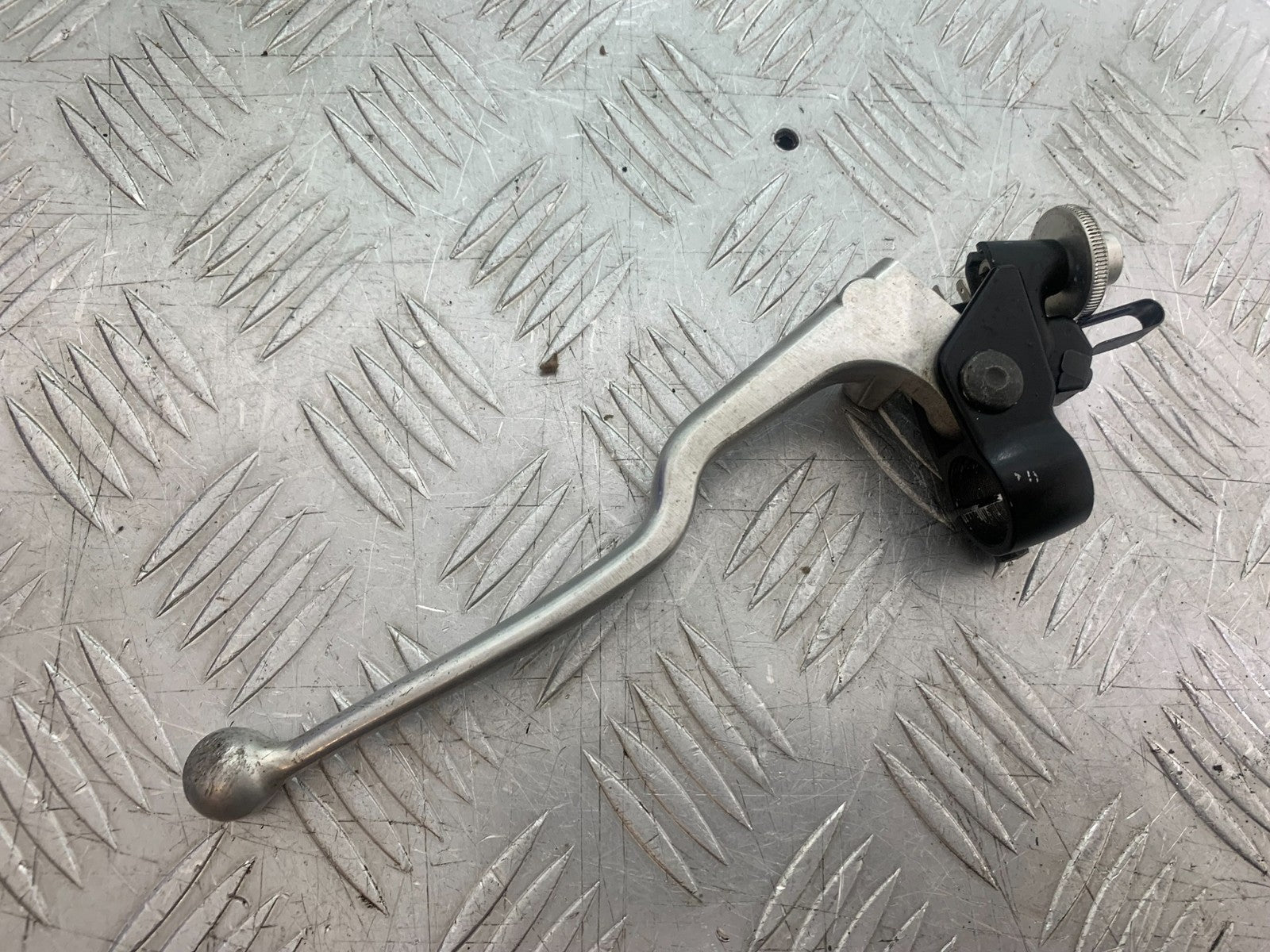 YAMAHA YZF R7 CLUTCH LEVER AND BRACKET YEAR 2022-2025 (CMB1255)