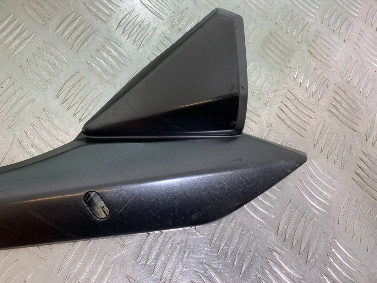 SUZUKI GSF650 GSF 650 RIGHT INFILL PANEL   YEAR 2005-06  (CMB1028)