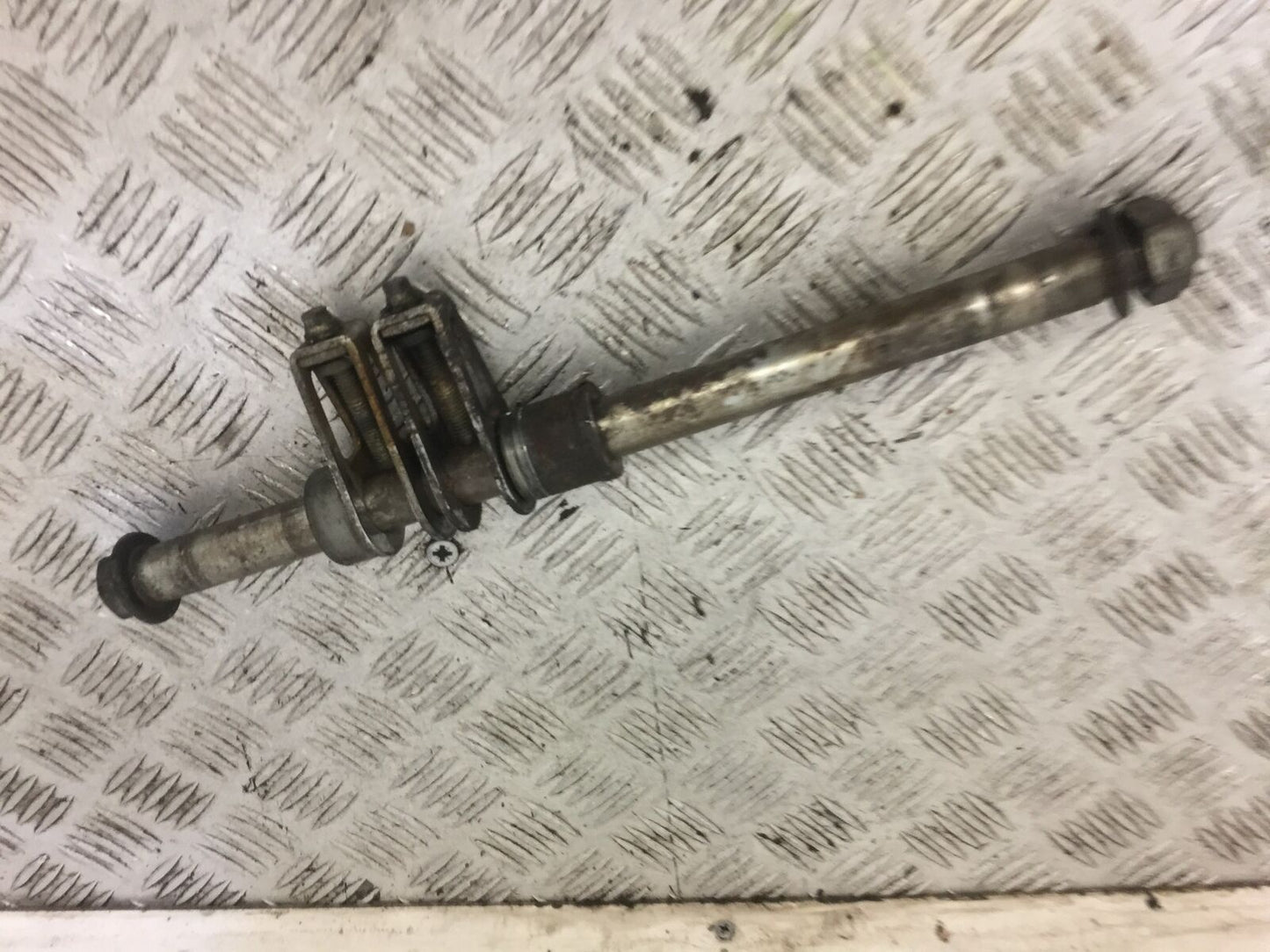 HONDA VT750 VT 750 SHADOW REAR WHEEL SPINDLE  YEAR 1998-99 (STOCK 685)