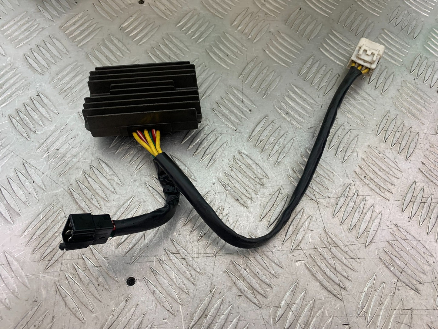 APRILIA TUONO 1000 V4 REGULATOR  YEAR 2013-2014 (CMB1239)