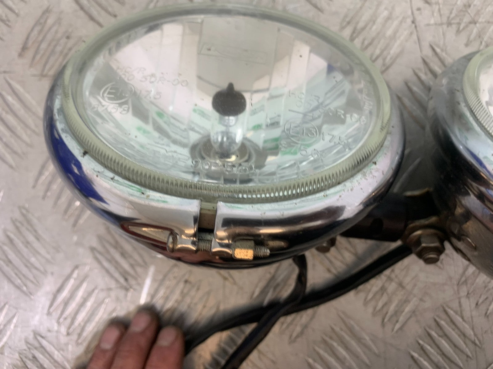 TRIUMPH 1050 SPEED TRIPLE HEADLIGHTS  YEAR 2005-2007 (CMB1322)