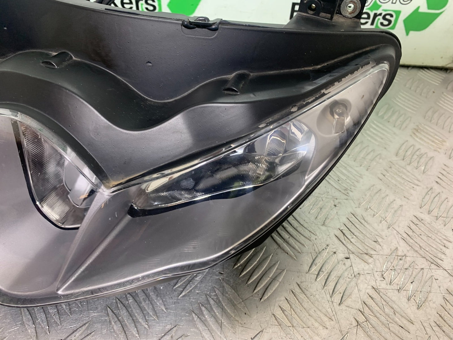 TRIUMPH 1050 SPRINT GT HEADLIGHT YEAR 2010-2016 (CMB1250)