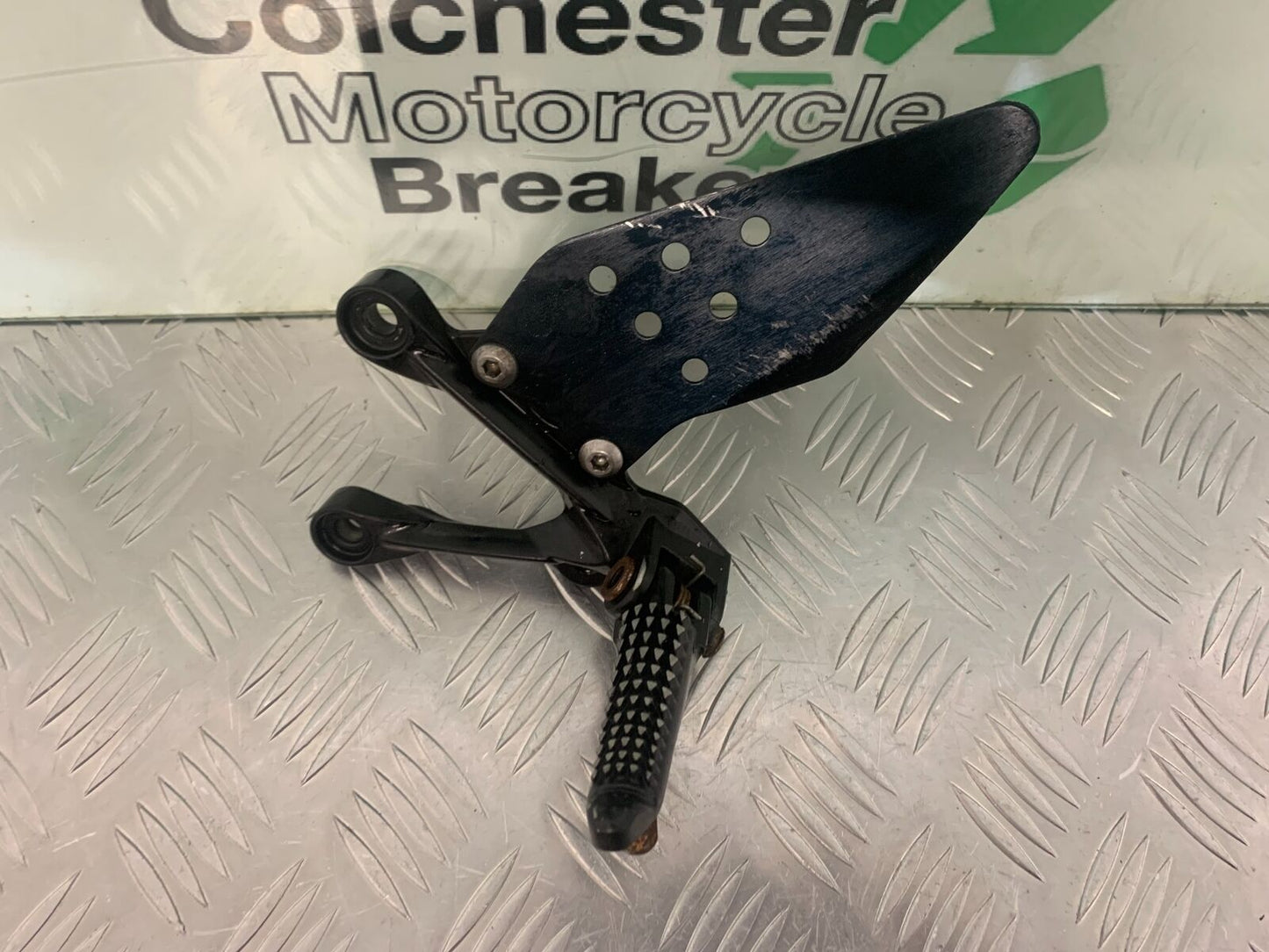 KAWASAKI ZX6R ZX6 R FRONT LEFT HANGER   YEAR 2007 2008 (STOCK 973)