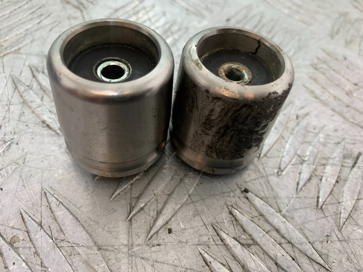 TRIUMPH 955I SPRINT RS BAR END WEIGHTS   YEAR 1999-03 (CMB1313)