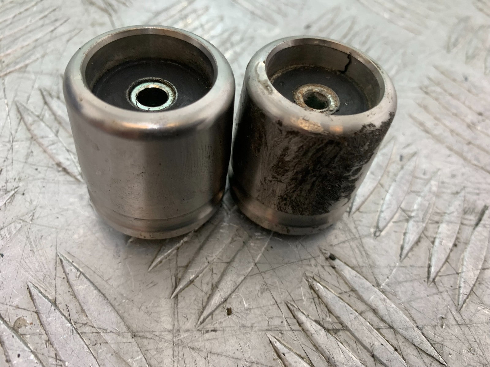 TRIUMPH 955I SPRINT RS BAR END WEIGHTS   YEAR 1999-03 (CMB1313)